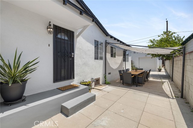 1820 N Avon Street, Burbank CA: https://media.crmls.org/medias/26cd1dc3-51ef-4670-a550-5021bd71b5ca.jpg