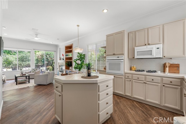 21524 Marana, Mission Viejo CA: https://media.crmls.org/medias/26cd675b-e68f-465d-8ca2-5f6f4402fe43.jpg