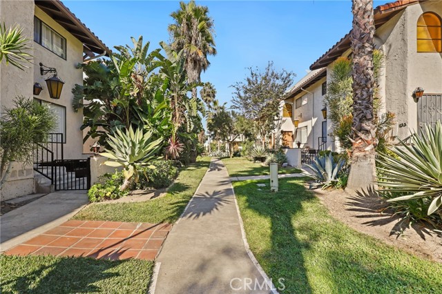 Detail Gallery Image 5 of 32 For 400 S Flower St #121,  Orange,  CA 92868 - 2 Beds | 1/1 Baths