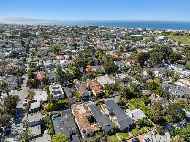 716 33rd Street, Manhattan Beach, California 90266, 4 Bedrooms Bedrooms, ,2 BathroomsBathrooms,Residential,Sold,33rd,PV24071535