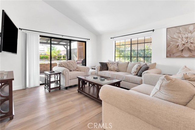 11722 Oak Street, Apple Valley CA: https://media.crmls.org/medias/26d12b3e-5116-433f-8c22-df20f942e971.jpg