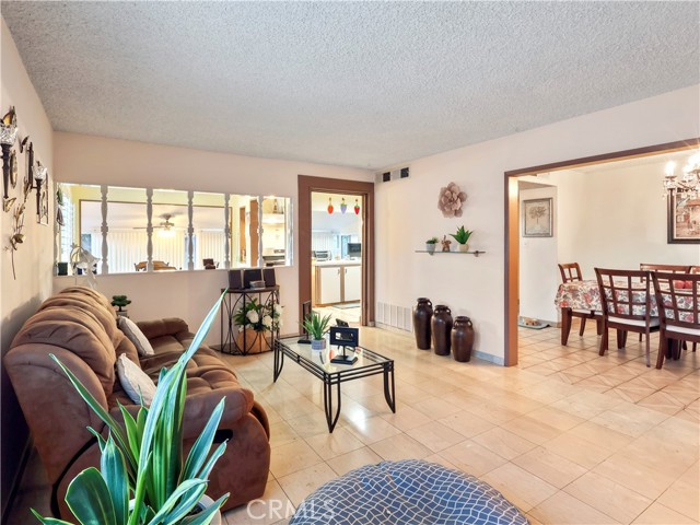 8651 Ranchito Avenue, Panorama City CA: https://media.crmls.org/medias/26d16539-56c1-4fea-90e3-58df85e2c214.jpg