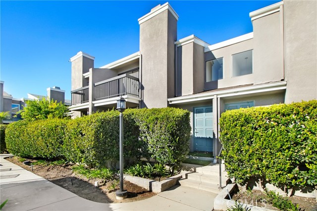 Detail Gallery Image 1 of 15 For 23545 Victory Bld #24,  West Hills,  CA 91307 - 2 Beds | 3 Baths