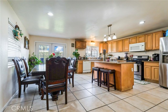 Detail Gallery Image 8 of 24 For 1801 W Cameron St, Long Beach,  CA 90810 - 4 Beds | 3 Baths