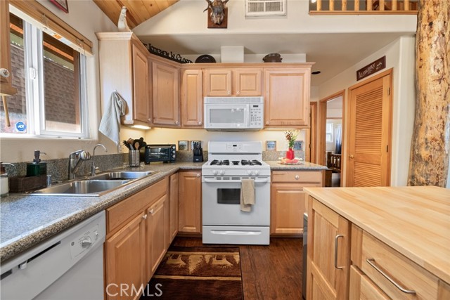 Detail Gallery Image 20 of 48 For 712 Maltby Bld, Big Bear City,  CA 92314 - 3 Beds | 1 Baths