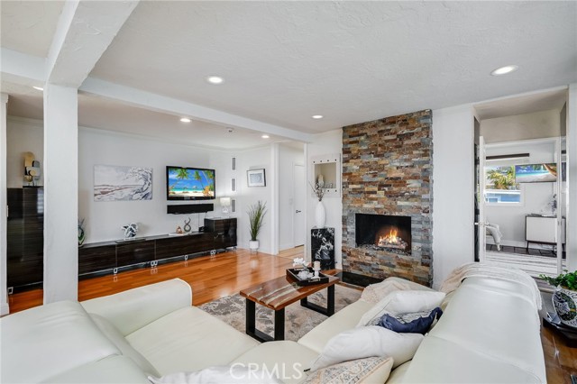 Detail Gallery Image 15 of 33 For 1080 Noria St, Laguna Beach,  CA 92651 - 3 Beds | 2 Baths
