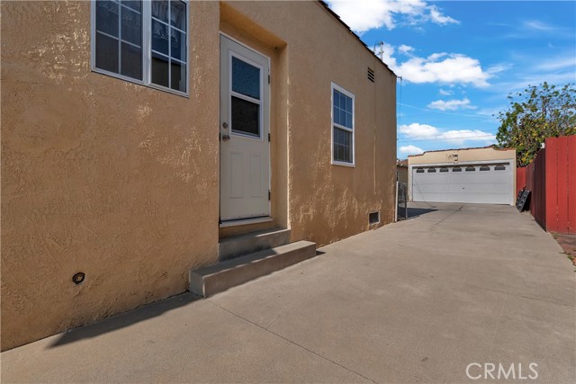 8148 Madison Avenue, South Gate CA: https://media.crmls.org/medias/26d447cb-5bd2-47df-af11-13d207addda8.jpg