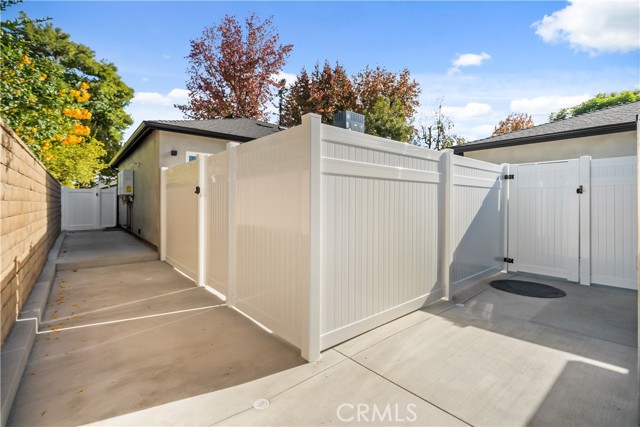 Detail Gallery Image 16 of 18 For 6937 Jellico Ave, Lake Balboa,  CA 91406 - 2 Beds | 2 Baths