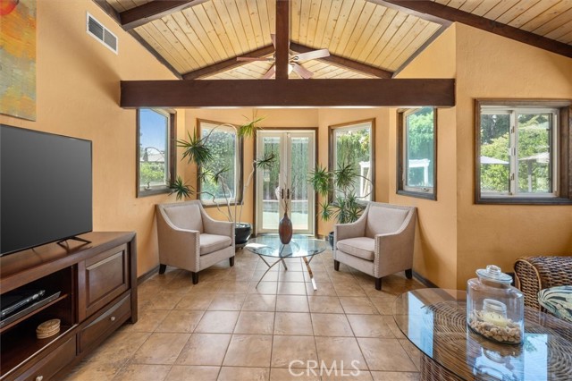 Detail Gallery Image 3 of 38 For 14552 Hesby St, Sherman Oaks,  CA 91403 - 2 Beds | 2 Baths