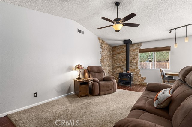 Detail Gallery Image 4 of 55 For 3985 Front St., Chico,  CA 95928 - 3 Beds | 2 Baths
