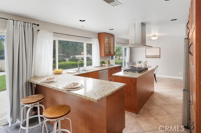 Detail Gallery Image 12 of 36 For 25492 via Dalia, Valencia,  CA 91355 - 5 Beds | 3 Baths