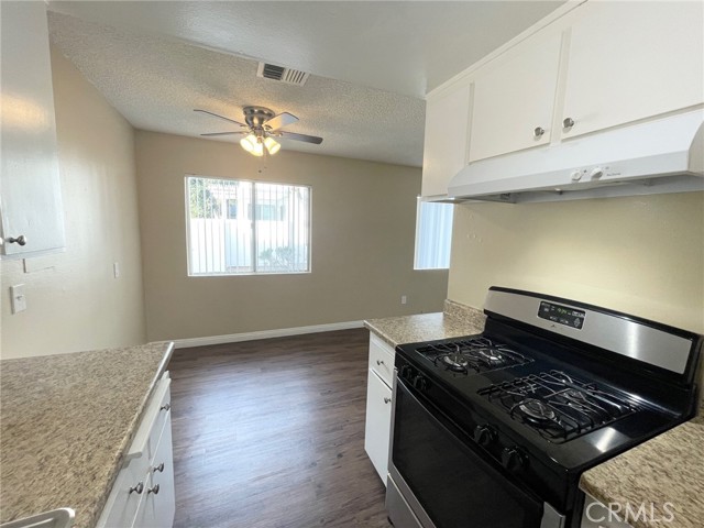 Detail Gallery Image 5 of 12 For 1452 3rd St #2,  La Verne,  CA 91750 - 2 Beds | 1/1 Baths