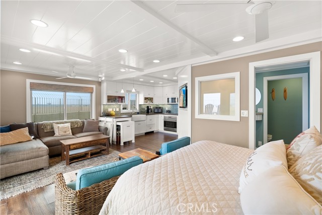 711 Pacific Coast, Huntington Beach CA: https://media.crmls.org/medias/26d6e70d-62df-4408-a929-5fe32f529479.jpg