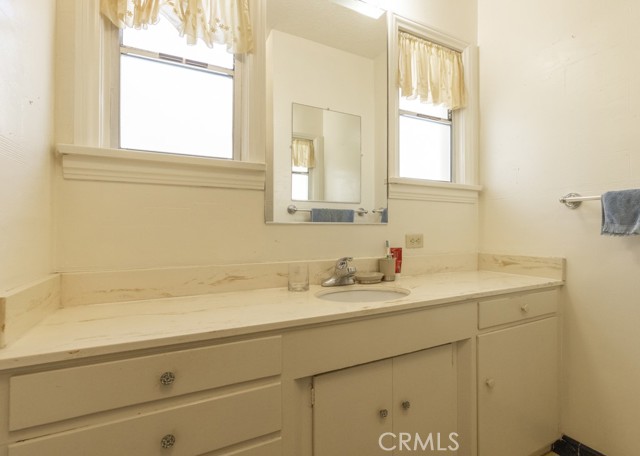 132 St Joseph Avenue, Long Beach CA: https://media.crmls.org/medias/26d7e88e-9f96-4c8c-8242-3d0159aa3882.jpg