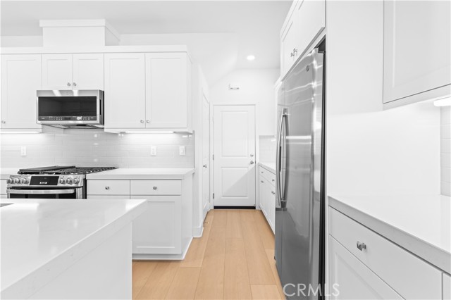 Detail Gallery Image 16 of 39 For 410 Lobata, Irvine,  CA 92618 - 4 Beds | 3/1 Baths