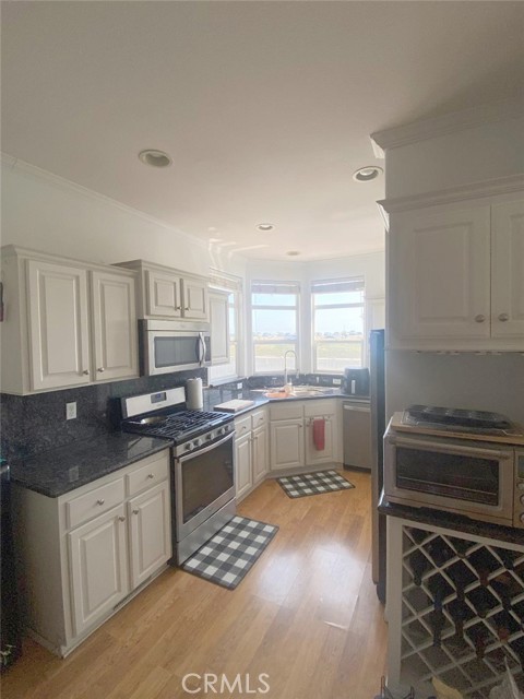 21752 Pacific coast hwy., Huntington Beach CA: https://media.crmls.org/medias/26d94c04-bf6e-443d-93e7-12ace0792088.jpg