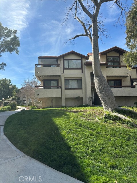Detail Gallery Image 1 of 14 For 18197 Sundowner Way #812,  Canyon Country,  CA 91387 - 3 Beds | 2 Baths