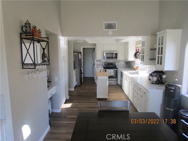 Detail Gallery Image 11 of 50 For 23050 Compass, Canyon Lake,  CA 92587 - 3 Beds | 2 Baths