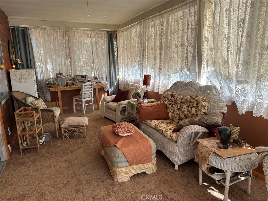 https://media.crmls.org/medias/26da6766-a75d-4cb0-8111-313258e8ab5f.jpg?preset=X-Large