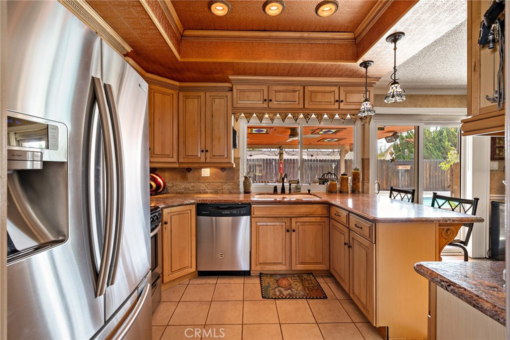 https://media.crmls.org/medias/26da993f-4c6d-4ef0-b05e-e7bd52eeaad6.jpg?preset=X-Large