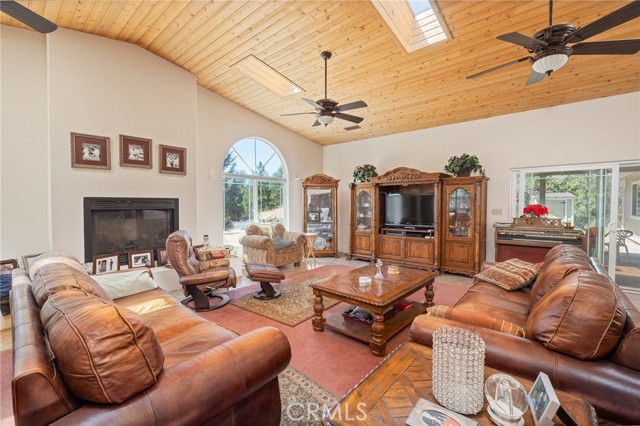 45544 Pine River Road, Ahwahnee CA: https://media.crmls.org/medias/26daf31c-2749-4ddc-81ce-8fb86ee8a88d.jpg