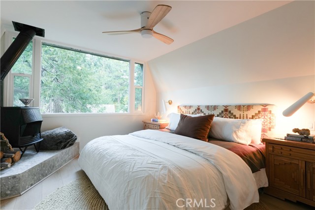 27824 Fern Dell Road, Lake Arrowhead CA: https://media.crmls.org/medias/26db1cc6-9df5-49e5-944e-09821a97d429.jpg