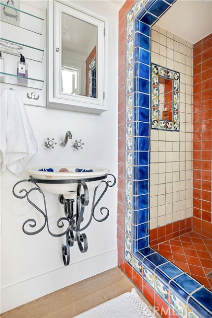 802 Rembrandt Drive, Laguna Beach CA: https://media.crmls.org/medias/26db3000-40be-4dbb-bfdc-e0c11449b86f.jpg