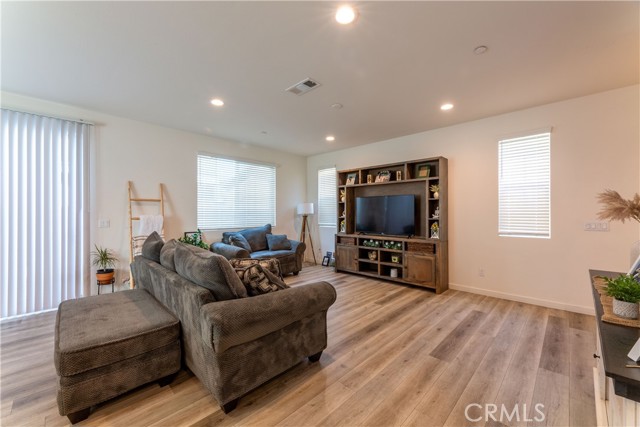 Detail Gallery Image 14 of 47 For 4255 Vermilion Ct, Riverside,  CA 92505 - 4 Beds | 2/1 Baths