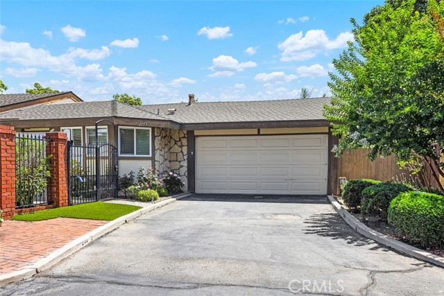 2155 Barclay Court, Santa Ana CA: https://media.crmls.org/medias/26db7493-25e4-43d3-a0ab-9aef94fe6a12.jpg