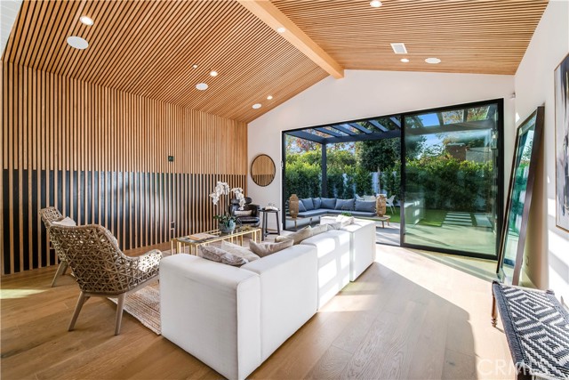 Detail Gallery Image 21 of 55 For 5323 Allott Ave, Sherman Oaks,  CA 91401 - 4 Beds | 4/1 Baths