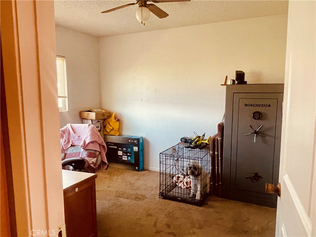 https://media.crmls.org/medias/26df09ff-93cd-4979-bfa5-264ebc657d01.jpg?preset=X-Large