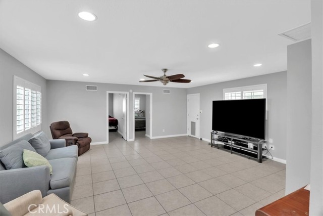 15728 Stevens Avenue, Bellflower CA: https://media.crmls.org/medias/26df1499-57f9-417a-970f-06380ff3a9b6.jpg