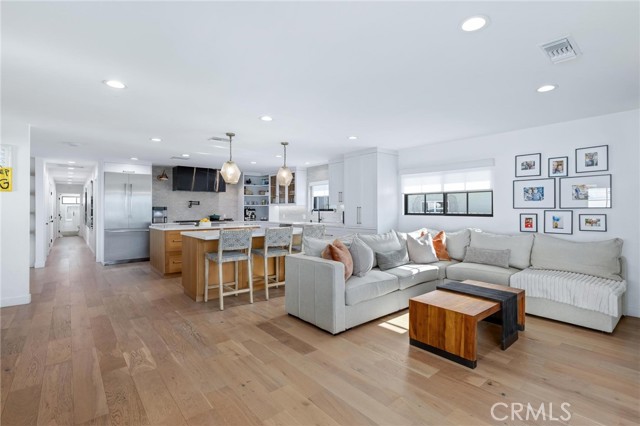 Detail Gallery Image 19 of 59 For 1707 10th St, Manhattan Beach,  CA 90266 - 4 Beds | 2/2 Baths