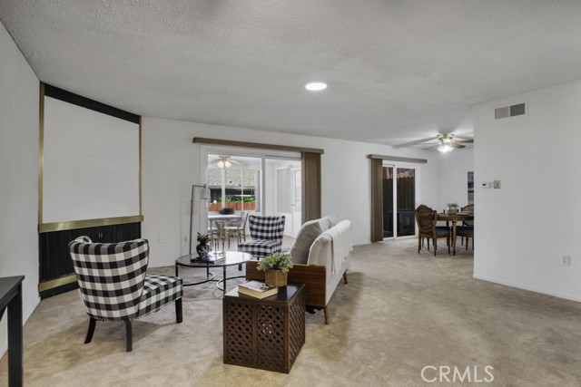 Detail Gallery Image 10 of 22 For 26822 Avenue of the Oaks, Newhall,  CA 91321 - 2 Beds | 2 Baths