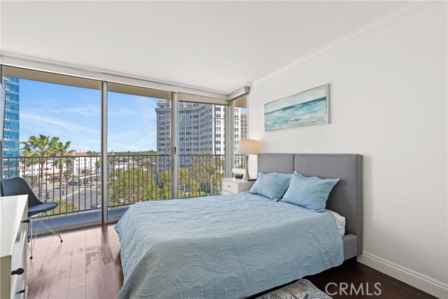 700 E Ocean Boulevard, Long Beach CA: https://media.crmls.org/medias/26e2fa0f-7751-4ddc-9a7a-9ed6516c53ea.jpg