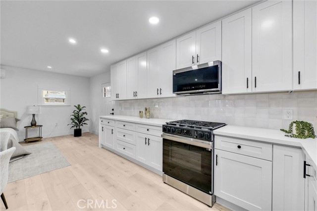 239 N San Antonio Avenue, Upland CA: https://media.crmls.org/medias/26e36ef3-dba0-459d-b523-80ab91881283.jpg
