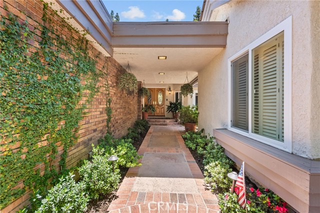 19222 Mayall Street, Northridge CA: https://media.crmls.org/medias/26e37517-934c-4be9-96b8-2d26b174d1ca.jpg