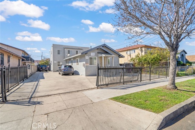 1035 Orange Avenue, Long Beach CA: https://media.crmls.org/medias/26e427a2-554c-4c81-84bb-be5b0b2b8c3a.jpg
