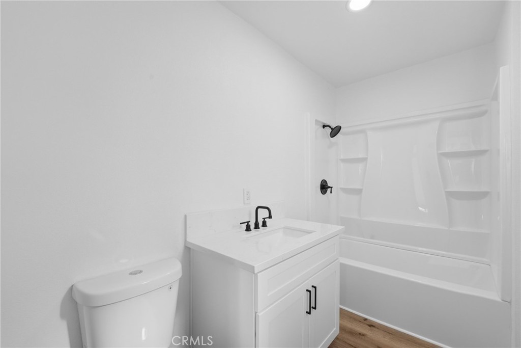 https://media.crmls.org/medias/26e45fa6-3936-41ec-ac25-7bfb7b1f7f5a.jpg?preset=X-Large