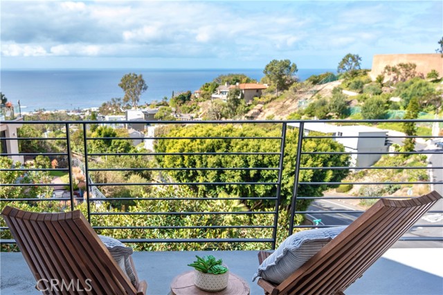 901 Summit Drive, Laguna Beach CA: https://media.crmls.org/medias/26e623cf-b606-4fc2-910e-cc5fbe360835.jpg