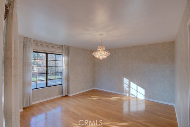 Detail Gallery Image 3 of 23 For 2606 Cañada Bld #201,  Glendale,  CA 91208 - 3 Beds | 2 Baths