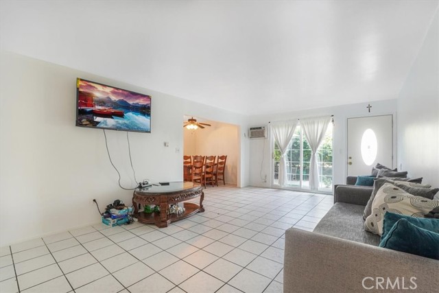 Detail Gallery Image 4 of 28 For 6904 Radford Ave #1,  North Hollywood,  CA 91605 - 2 Beds | 2 Baths