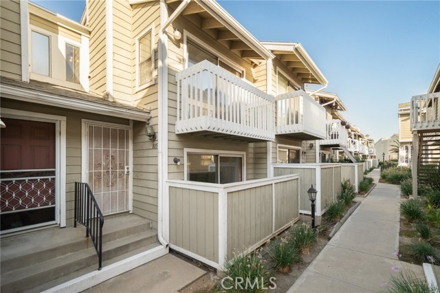 Detail Gallery Image 1 of 41 For 10704 Colima Rd #805,  Whittier,  CA 90604 - 2 Beds | 2 Baths