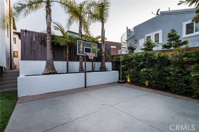 419 24th Street, Hermosa Beach, California 90254, 3 Bedrooms Bedrooms, ,1 BathroomBathrooms,Residential,Sold,24th,SB17141887