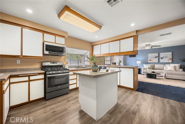 Detail Gallery Image 4 of 32 For 3881 Valle Vista Dr, Chino Hills,  CA 91709 - 3 Beds | 2 Baths