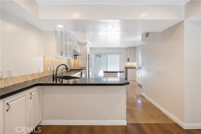 Detail Gallery Image 10 of 49 For 23 Foxglove Way, Irvine,  CA 92612 - 4 Beds | 2/1 Baths