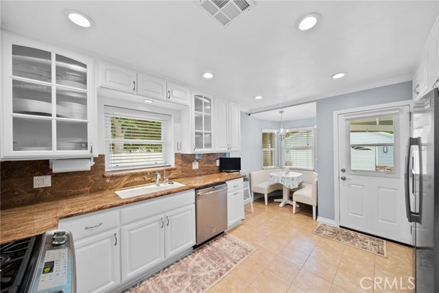 Detail Gallery Image 9 of 31 For 22907 Leonora, Woodland Hills,  CA 91367 - 2 Beds | 2 Baths