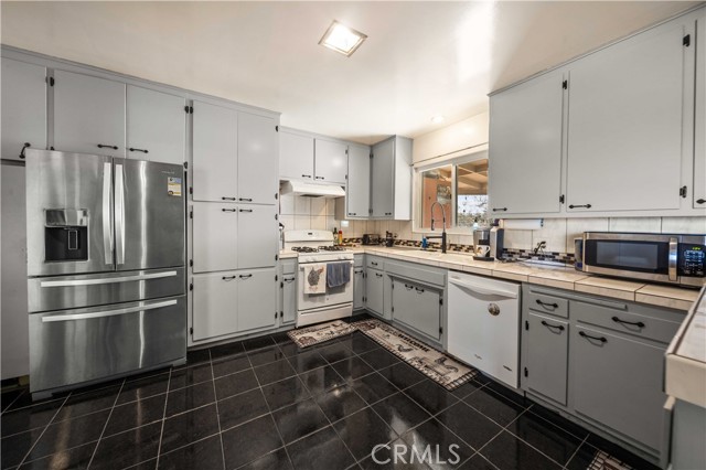 Detail Gallery Image 6 of 42 For 10872 Peach Ave, Hesperia,  CA 92345 - 2 Beds | 1 Baths