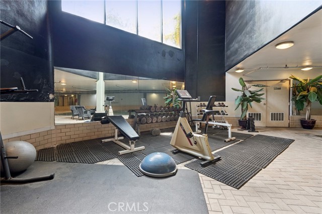 Detail Gallery Image 20 of 25 For 750 S Bundy Dr #304,  Los Angeles,  CA 90049 - 2 Beds | 2/1 Baths