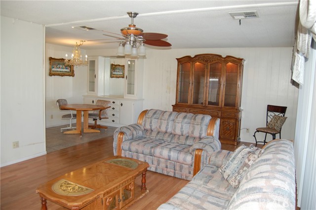 Detail Gallery Image 3 of 12 For 1631 Bella Vista, Hemet,  CA 92543 - 2 Beds | 2 Baths